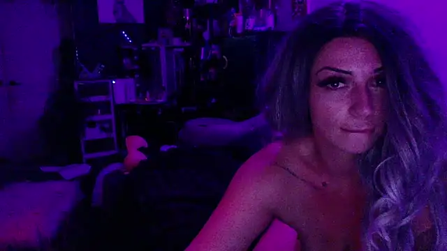 Alicethickpeach Adlı Modelin Canlı Sohbet Odası