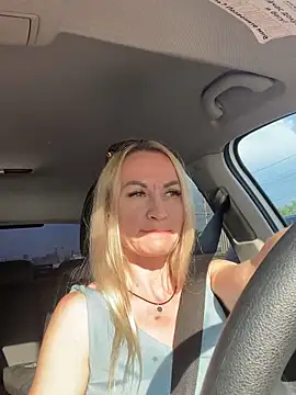 Živá chatovací místnost kira_saning