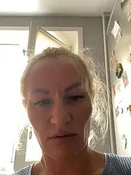 kira_saning Adlı Modelin Canlı Sohbet Odası