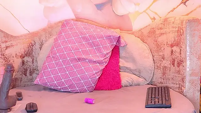 nylaroyale_cr Cameră chat live