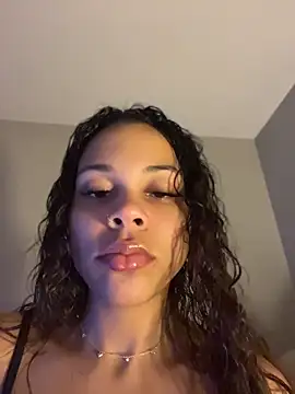 Živá chatovací místnost Petite_Baddie