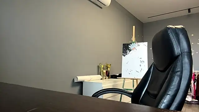חדר צ'אט בשידור חי של SoftnessMila