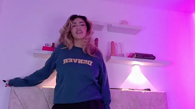 Maddy_Beluci élő chatszobája
