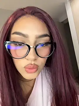 Maddy_Beluci's Live Chat Room