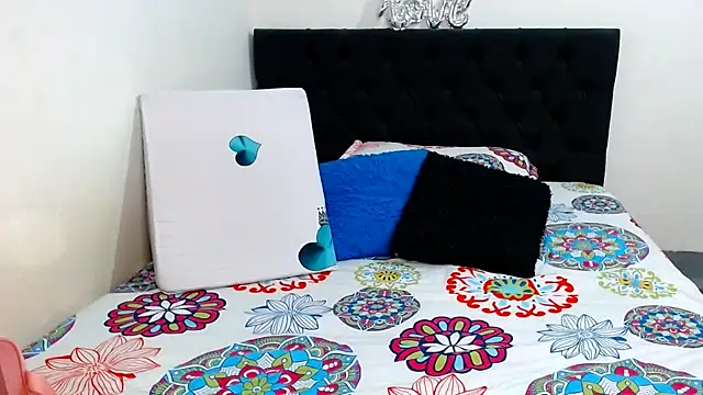 חדר צ'אט בשידור חי של suzy_paz