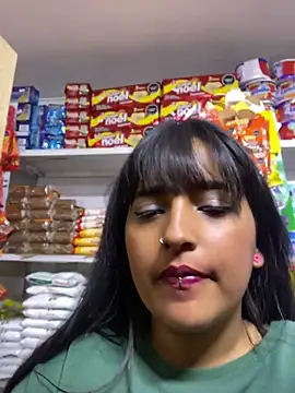Annie_Alicee Adlı Modelin Canlı Sohbet Odası
