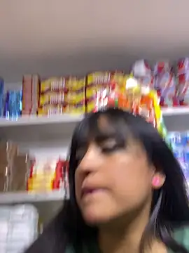 Annie_Alicee Adlı Modelin Canlı Sohbet Odası