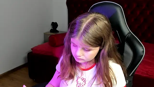 ChloeHalses' Live Chat Room