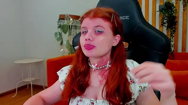חדר צ'אט בשידור חי של ChloeHalses