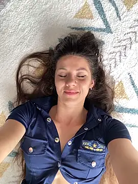חדר צ'אט בשידור חי של OnlyLeiLa