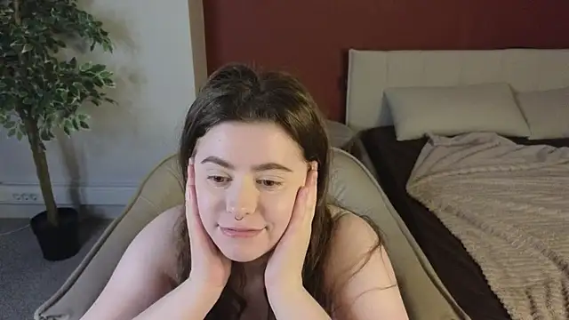 LovingWhisperr Live Chatraum