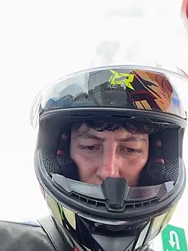 Pokazy przed seks kamerką na żywo – ARON_LUXX