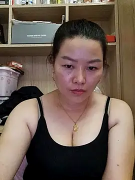 חדר צ'אט בשידור חי של Jennie_dogy