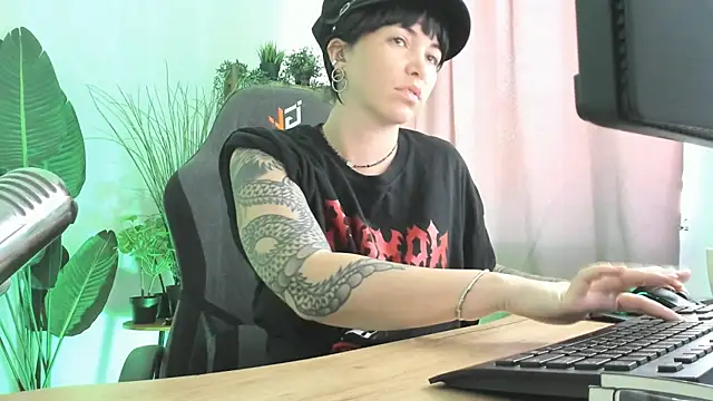 NeoGeisha Adlı Modelin Canlı Sohbet Odası