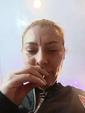 AnnyaEvans Adlı Modelin Canlı Sohbet Odası
