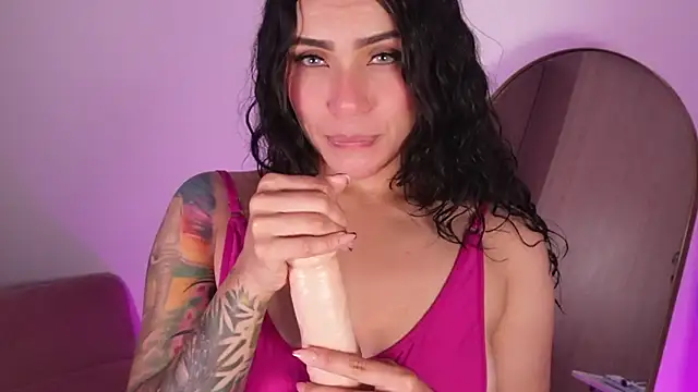 lara_bombshell_'s Live Chat Room