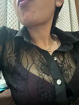 Loviiie's Live Chat Room