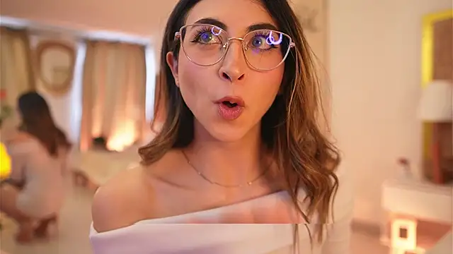 غرفة دردشة EmmaClark__ المباشرة