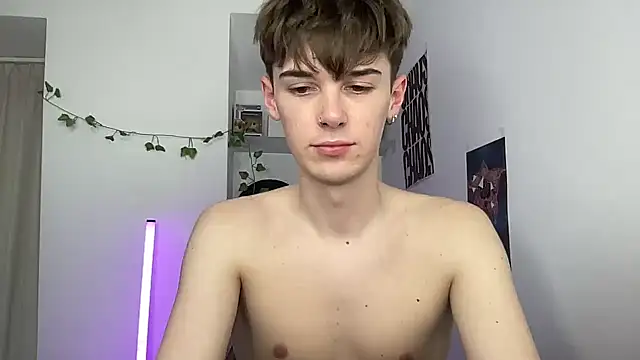Pokazy przed seks kamerką na żywo – YourMilkyGuy