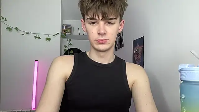 YourMilkyGuy live sex-cam show