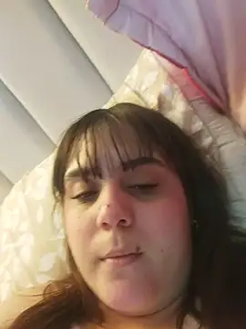 its_lauu_ élő chatszobája