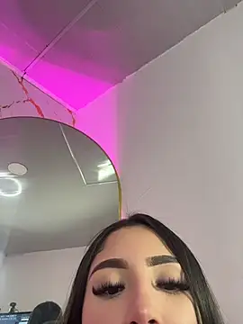 babyy_nicols_m Adlı Modelin Canlı Sohbet Odası