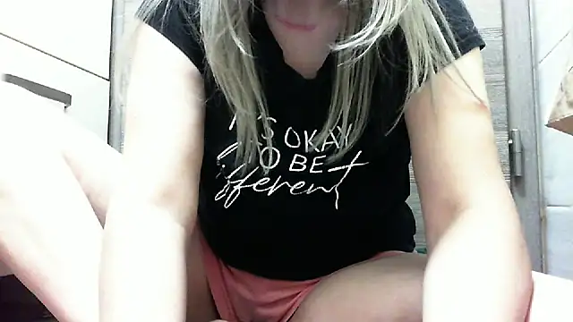 elyseblue's Live Chat Room