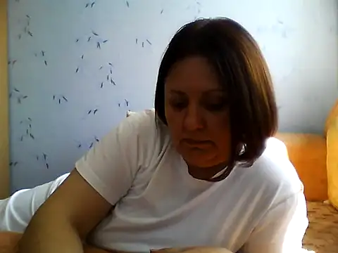 LockyCharm111 élő chatszobája