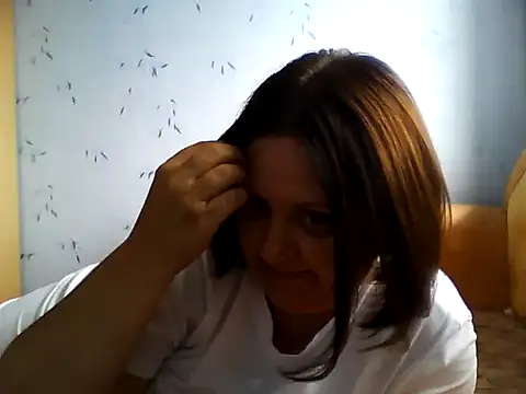 חדר צ'אט בשידור חי של LockyCharm111