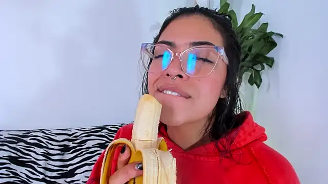 sara-jules Live chatroom