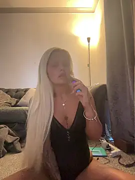 BlondeMilfXo élő chatszobája