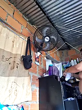 Juli_Powl Adlı Modelin Canlı Sohbet Odası