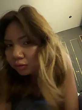 Chat soba uživo modela Alittleasiangirl