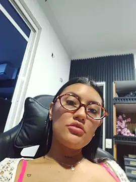 Roma_xxx's Live Chat Room