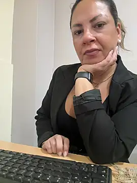 leona-david's Live Chat Room