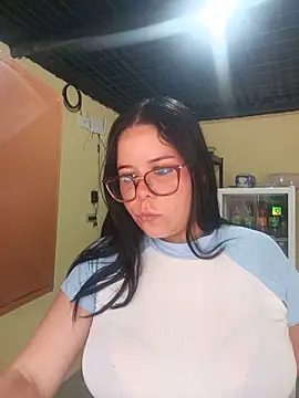 Blanquita_vip's Live Chat Room