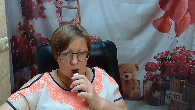 Seks show uživo modela RadaChudna na kameri
