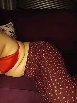 Nilpera Adlı Modelin Canlı Sohbet Odası