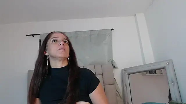 חדר צ'אט בשידור חי של lily_rose1