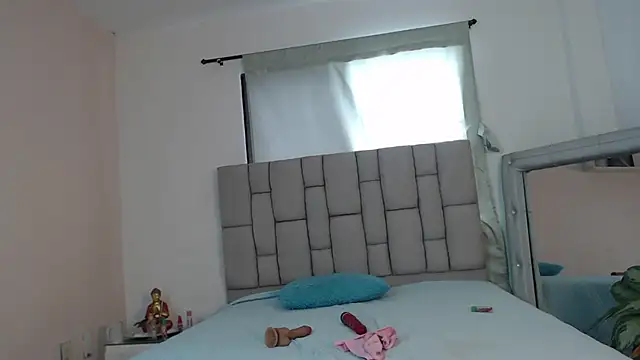 lily_rose1 Adlı Modelin Canlı Sohbet Odası