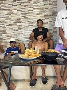 kinkyhousexxxx's Live Sex Cam Show