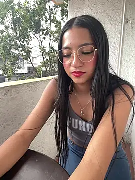 Phòng Chat Trực Tiếp Daniela_Pink