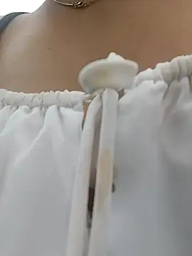 taniya0 Adlı Modelin Canlı Sohbet Odası