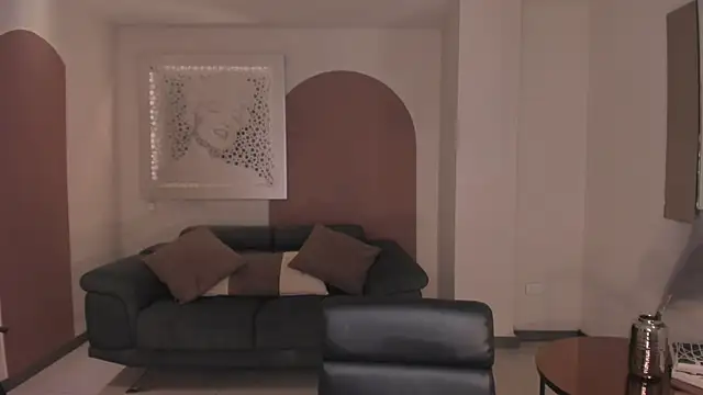 AmaraDivine Adlı Modelin Canlı Sohbet Odası