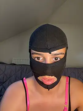 Esmeralda972's Live Chat Room