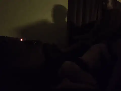 redslovestofuck's Live Chat Room