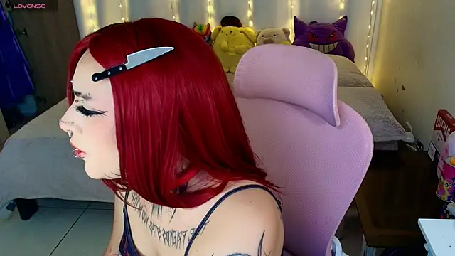 maliciaXpoison's Live Chat Room
