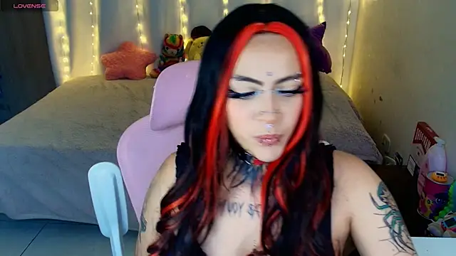 maliciaXpoison's Live Chat Room