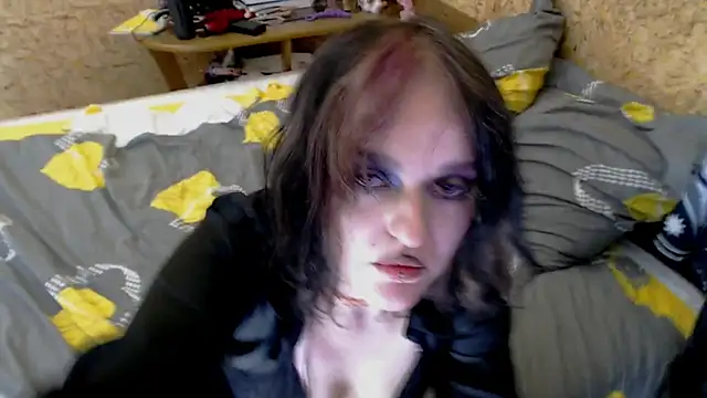 Seks show uživo modela viemalt na kameri