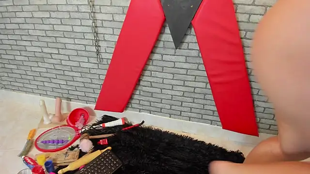Chat soba uživo modela hillary_bigbutt